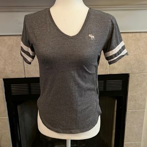 Abercrombie kids gray and white v-neck tee. Stripes on sleeves. Size 11/12
